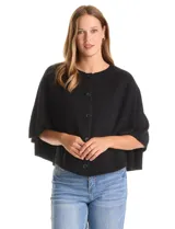 Capa de punto color bordó con diseño envolvente de doble capa superpuesta. Presenta cuello a la base, cierre frontal con botones y mangas estilo japonés con terminaciones acanaladas.