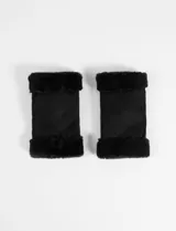 Guantes tipo mitón de textura suave, color negro, con bordes de piel sintética en los extremos.