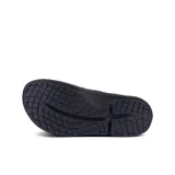 Sandalias de recuperación OOFOS modelo Ooahh, color negro, con diseño ergonómico y tecnología OOfoam para mayor absorción de impacto y soporte del arco plantar.
