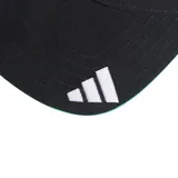 Gorro tipo gorra deportiva Adidas de la escudería Mercedes-AMG Petronas, color negro con el logo de Mercedes bordado en el frente y el logo de Adidas en la visera. Presenta detalles en color turquesa en el borde de la visera.