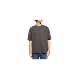 Remera AllSaints de corte oversize, color gris oscuro, con cuello redondo y pequeño estampado gráfico con la marca en el pecho.