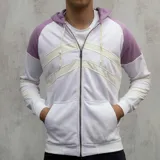 Campera con capucha de algodón blanca con mangas y capucha en color lila. Presenta cierre frontal y bolsillos tipo canguro.