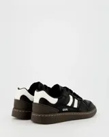 Championes urbanos Coolway modelo Goal, color negro con detalles en blanco y suela de goma color marrón. Presentan diseño con franjas laterales y la inscripción 'GOAL' en el lateral.