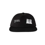 Gorra de béisbol negra con visera curva, con texto blanco en el frente que dice "Rivvia Projects - Active Discovery" y un logo de Rivvia con efecto borroso o manchado.