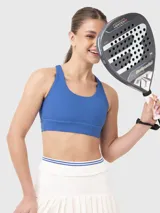 Top deportivo azul de soporte bajo, con breteles anchos y espalda deportiva. Incluye almohadillas removibles.