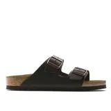 Sandalias Birkenstock modelo Arizona, color marrón oscuro, con doble tira ajustable con hebillas metálicas y plantilla anatómica de corcho.