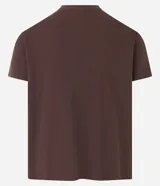 Remera de corte muscle fit, manga corta y cuello redondo, confeccionada en tejido de ribana con textura acanalada.