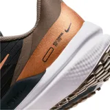 Championes de running Nike Air Winflo 9, color gris oscuro con detalles en cobre y plateado. Presentan diseño aerodinámico con logo lateral metalizado, entresuela blanca amortiguada y suela con relieve para mayor tracción.