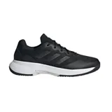 Championes Adidas Gamecourt 2.0 de hombre, color negro con detalles blancos. Capellada de malla ligera, talón acolchado, entresuela de EVA y suela Adiwear para tracción y resistencia en pistas duras.