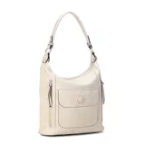 Cartera color crema con apertura superior con doble cierre, bolsillo frontal con tapa con broche magnético y cierre, bolsillos internos y laterales con cierre. Incluye correa larga regulable y desmontable.