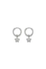 Aros de acero quirúrgico plateado tipo argolla con dije colgante en forma de estrella pavimentado con strass.