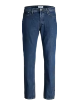 Jean azul de tiro medio y corte tapered. Diseño clásico de cinco bolsillos y cierre con botón.