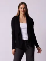 Cardigan tejido negro, marca Vila Milano, con botones aplicados en la espalda.