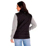 Chaleco negro acolchado con cierre frontal y bolsillos laterales con cierre. Diseño con patrón de rombos.