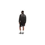 Short de felpa Off-White en color negro, con cintura elástica ajustable mediante cordón con herrajes metálicos y diseño deportivo tipo skate.