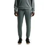 Pantalon de entrenamiento Nike Hyverse color negro, con cintura elástica, puños acanalados en los tobillos y logo de la marca bordado en blanco en la pierna izquierda.