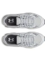 Championes Under Armour modelo Sola, de diseño deportivo con estética retro. Presenta una parte superior de malla ligera con superposiciones sintéticas y detalles reflectantes, refuerzo de TPU en el talón y entresuela de EVA acolchada para mayor confort.