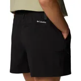 Short de senderismo Columbia color negro, con cintura elástica ajustable mediante cordón, múltiples bolsillos funcionales y tecnología de secado rápido resistente a manchas.