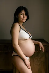 Soutien maternal de algodón doble combinado con mesh en los bordes superiores, de diseño cómodo y funcional para la etapa de lactancia.