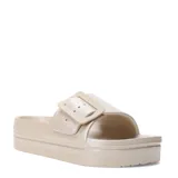 Sandalias tipo slide con plataforma, confeccionadas en material sintético de acabado brillante. Presentan una tira ancha con hebilla decorativa del mismo tono y suela con textura antideslizante.