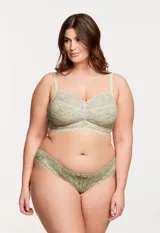 Soutien bralette de encaje floral color lila y micro tul, marca Montelle. Abrocha detrás en tres posiciones.