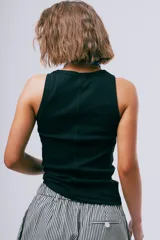 Top Tali de diseño ajustado al cuerpo, confeccionado en tejido acanalado de color negro, con escote redondo y tirantes anchos.