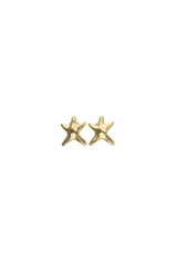 Aros tipo stud con diseño de estrella de mar, bañados en oro 18k.