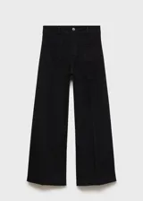 Jeans wide leg tiro alto de color negro, con cierre delantero de cremallera y botón, trabillas para cinturón y dos bolsillos de parche en la parte delantera.
