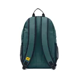 Mochila unisex color verde pino con logo de CAT en el frente. Cuenta con un compartimento principal con bolsillo acolchado para portátil, correas ajustables de malla para los hombros, asa de agarre, dos bolsillos laterales de malla y cincha frontal con elemento reflectante.