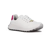 Championes casuales blancos con cordones blancos, suela gruesa blanca y detalle en el talón de color fucsia. Posee un pequeño aplique metálico dorado en los cordones.