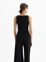 Top de algodón elastizado con escote redondo, de calce ajustado y diseño sin mangas.