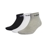 Pack de tres pares de medias Adidas de corte tobillero, en color negro, blanco y gris. Confeccionadas en tejido fino y ligero con puños de canalé y logo de Adidas en el borde superior.