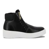 Bota de caña corta Beira Rio de color negro, confeccionada en material sintético con suela blanca de plataforma plana. Cuenta con cierre lateral decorativo y funcional con tirador dorado, además de detalles de pequeñas tachas y panel elástico en la parte trasera.