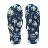 Ojotas de goma color azul marino con estampado de palmeras en blanco. Presentan tiras del mismo tono y logo de la marca en la base.