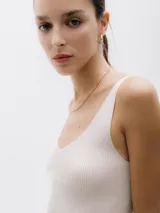 Top de punto sin mangas con escote en V y calce ajustado, de la marca JDY.