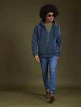 Campera de abrigo tipo fleece color azul marino, con cierre frontal completo y cuello alto.