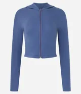 Saco azul de rib con capucha y cierre de cremallera.