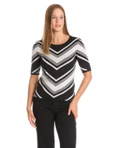 Buzo de punto de manga corta marca Tahari, con cuello redondo y diseño de rayas en zigzag en blanco y negro.
