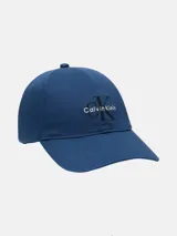 Gorra de béisbol Calvin Klein con visera curva y cierre ajustable en la parte posterior. Presenta el logotipo de la marca bordado en el panel frontal.