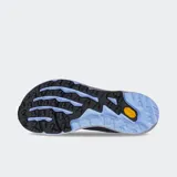 Championes de trail running Altra modelo Timp 5, color negro con detalles en gris y celeste. Presentan una entresuela de espuma Altra EGO MAX para mayor rebote y durabilidad, y una suela Vibram Megagrip para un agarre superior en terrenos accidentados.
