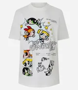 Remera blanca de algodón con cuello redondo, mangas cortas y estampa frontal de Las Chicas Superpoderosas con elementos gráficos de la serie.