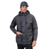 Campera gris con capucha, cierre frontal con botones a presión, múltiples bolsillos con solapa y cordones ajustables en la capucha y la cintura.