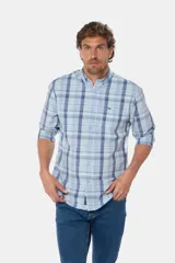 Camisa de manga larga con estampado a cuadros, corte regular y logo bordado.