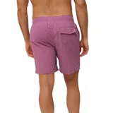 Short de baño Rusty de color coral, con cintura elástica con cordón ajustable y un pequeño parche estampado en la pierna izquierda.