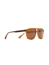 Lentes de sol Benson & Thomas modelo Arezzo, con armazón carey en tonos marrones y amarillos, diseño cuadrado y cristales marrones.