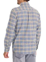 Camisa de franela a cuadros de manga larga RKF modelo Padua, confeccionada en algodón orgánico. Presenta cuello camisero, cierre frontal con botones de madera y dos bolsillos en el pecho con solapa y botón.