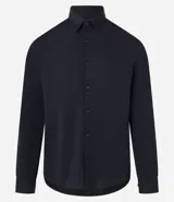 Camisa masculina de manga larga con cuello inglés y cierre frontal abotonado. Confeccionada en tejido de poliamida con tecnología performance, que ofrece elasticidad, secado rápido y resistencia a las arrugas.
