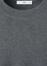 Chaleco de punto gris oscuro, de corte amplio, con escote redondo y mangas cortas.