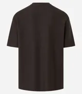 Remera color crema, de corte holgado, con cuello redondo y mangas cortas.