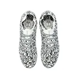 Championes de fútbol Under Armour Magnetico Pro 5 FG, color negro con detalles en azul.